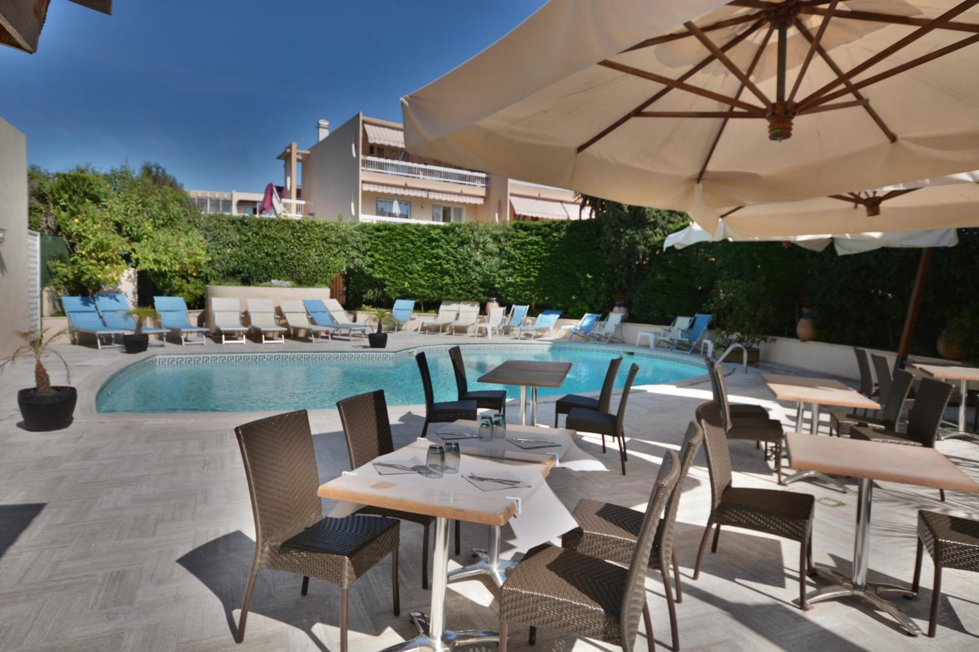 Hotel Restaurant De La Mer Golfe-Juan Exterior foto