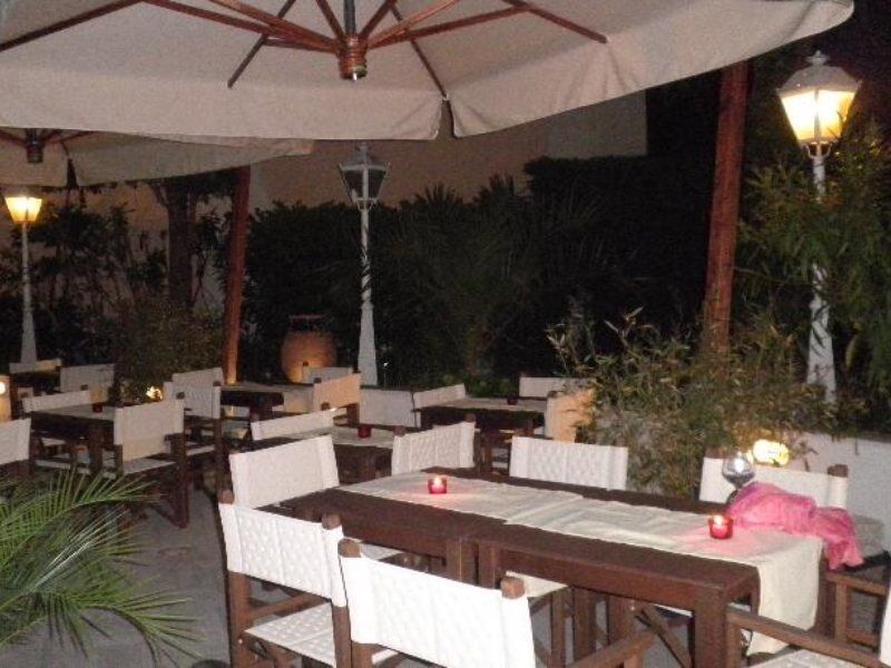 Hotel Restaurant De La Mer Golfe-Juan Exterior foto